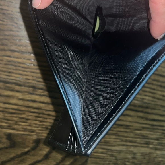 GG EMBOSSED BI-FOLD WALLET New in box - Picture 10 of 12